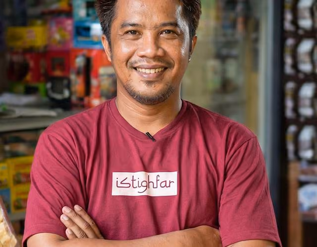 Dede, Pemilik Warung