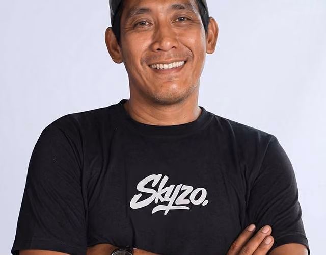 Mad Nur, Pengepul Plastik