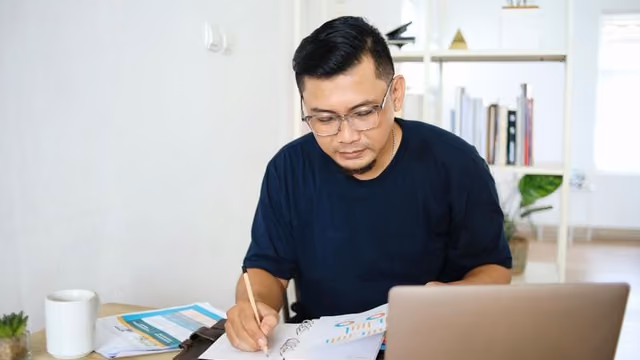 Pinjaman Uang Pribadi: Pengertian, Risiko, dan Cara Memilih yang Aman & Legal di Indonesia