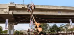 Semarak HUT ke-81 RI Adapundi Dukung Kemeriahan Panjat Pinang Kalimalang