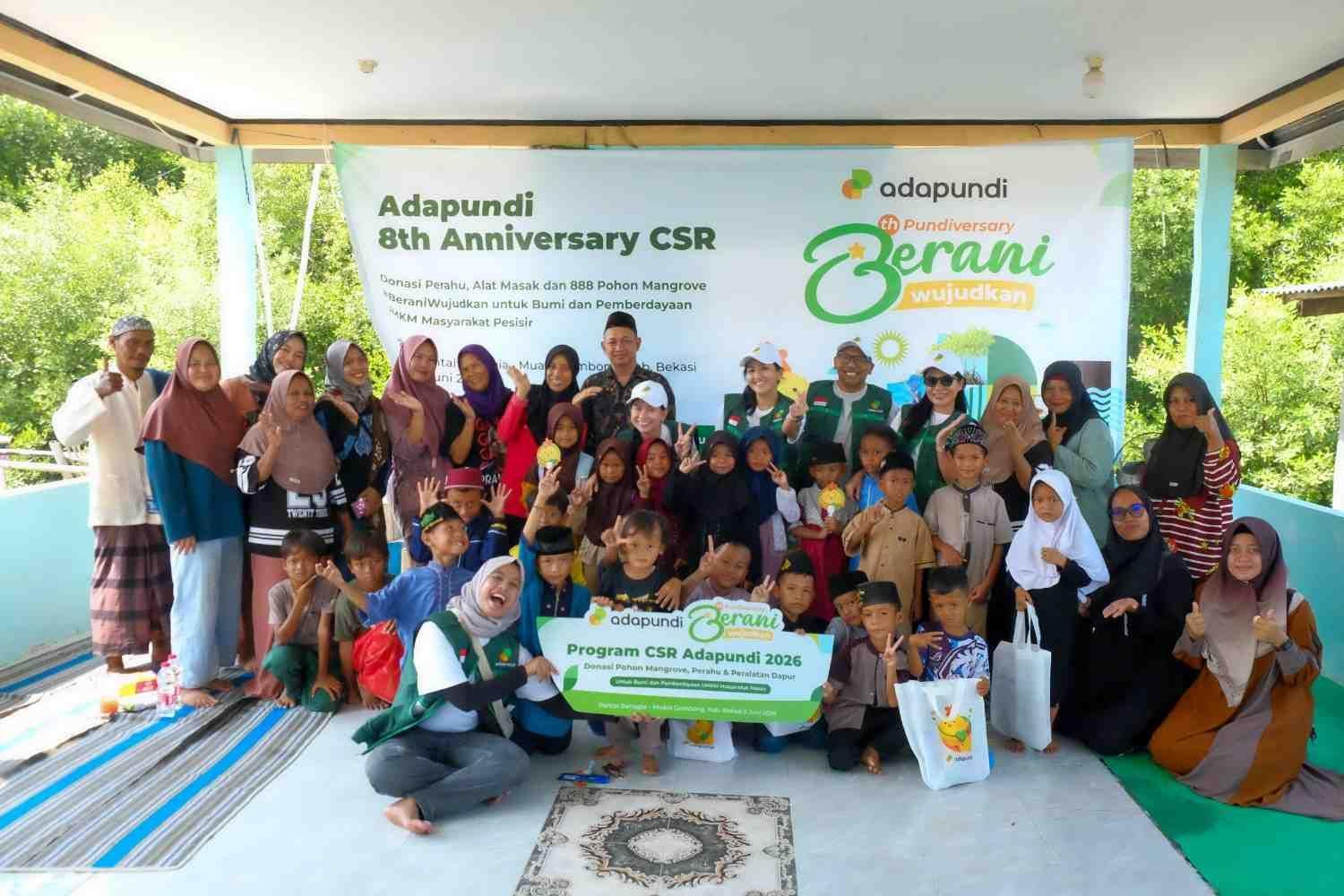 HUT ke-8, Adapundi Gelar CSR #BeraniWujudkan untuk Bumi Tanam 888 Mangrove dan Donasi Perahu